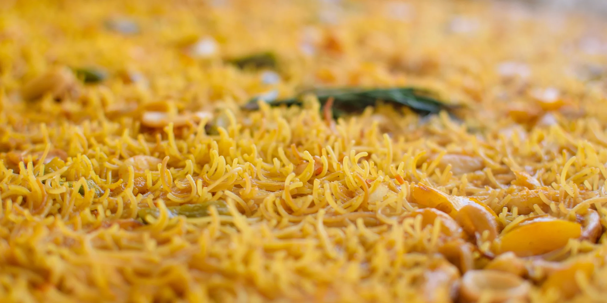 Deliciosa fideuá en la playa de gandia