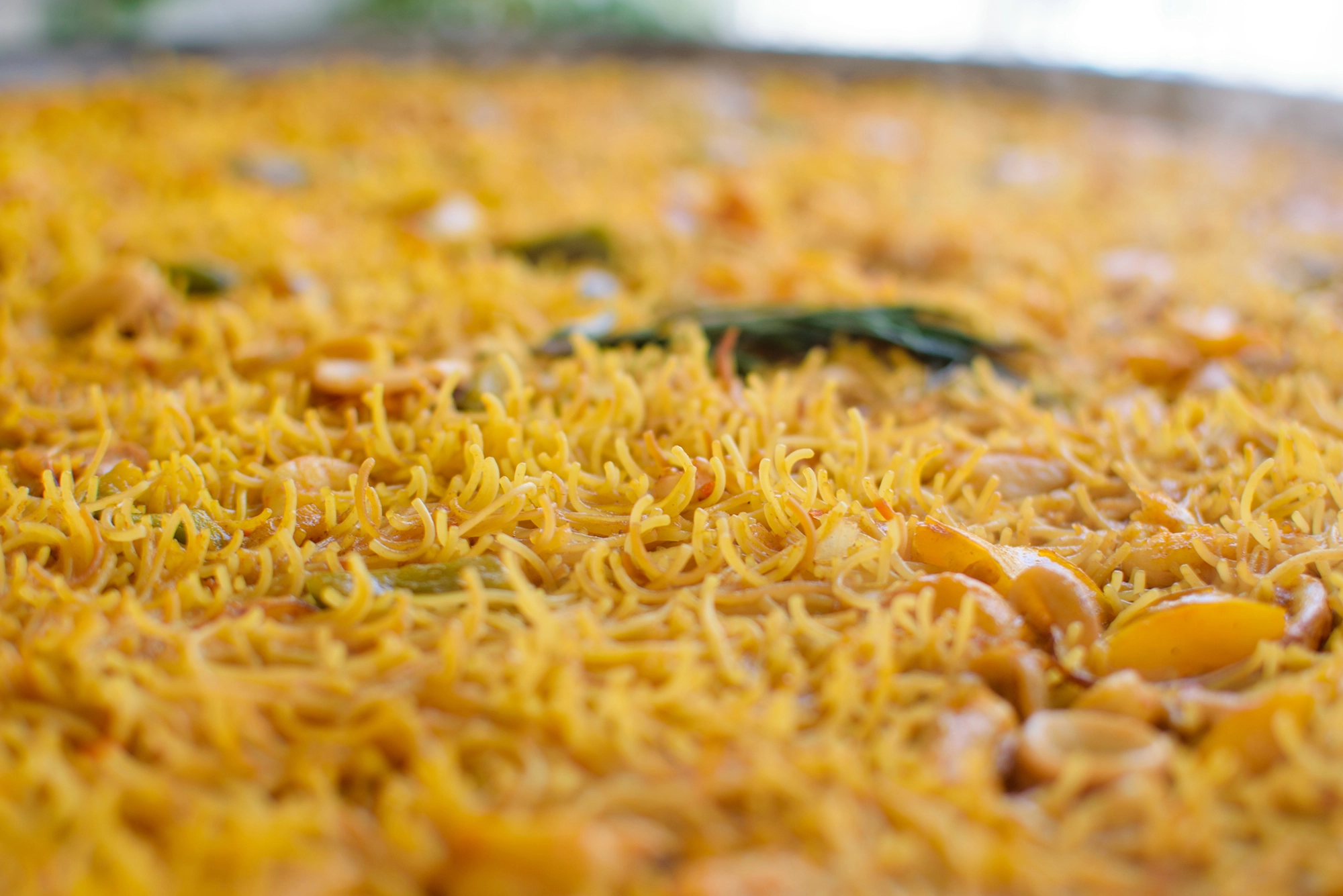 Deliciosa fideuá en la playa de gandia