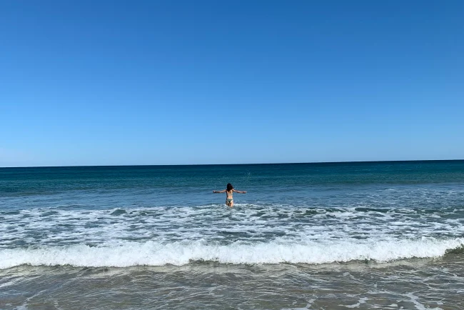 beneficios de bañarse en el mar