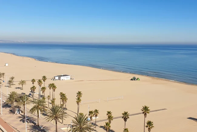 playa de gandia en temporada de primavera