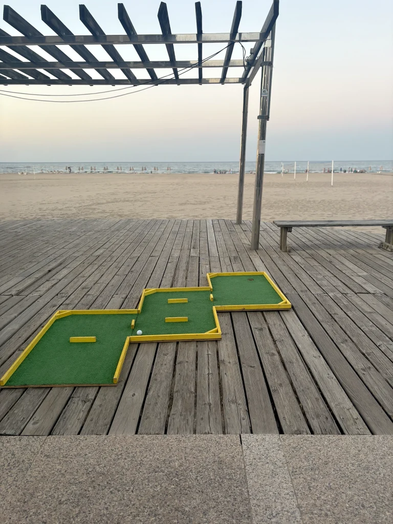 minigolf gratuito en la playa de gandia