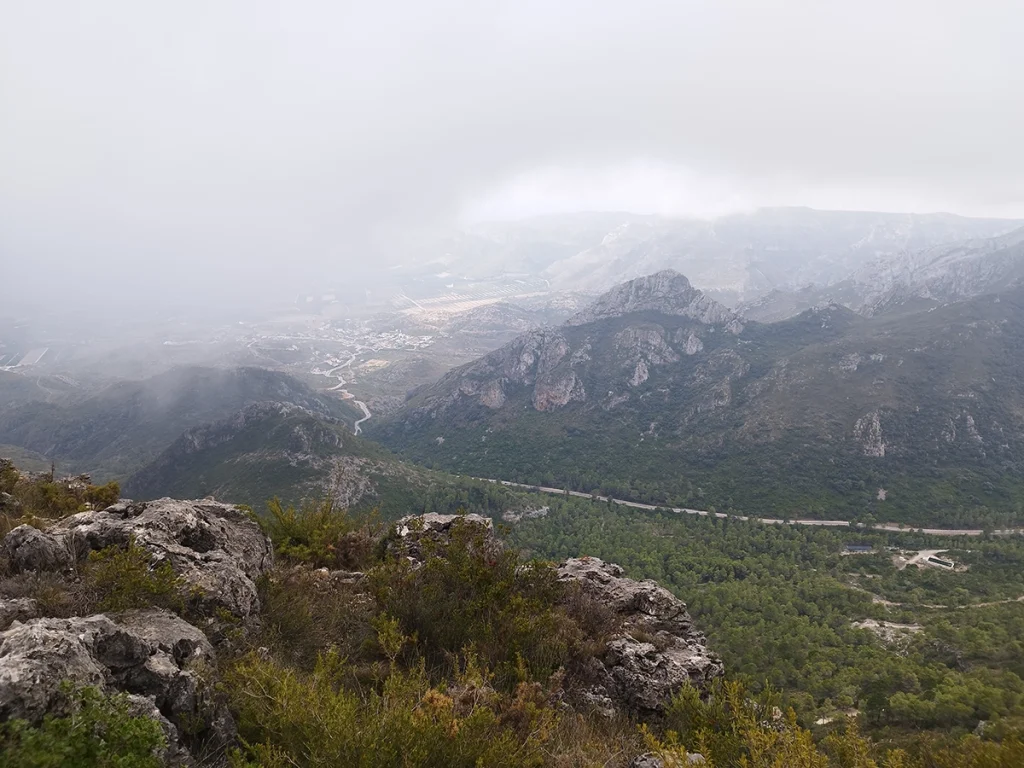 bonito paisaje del Mondúver, en la zona de la comarca de la Safor hacia las cuevas del PArpalló